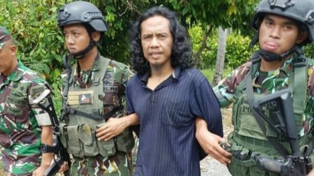 V Indonésii při velké operaci proti islamistům zabili jejich vůdce Aliho Kaloru
